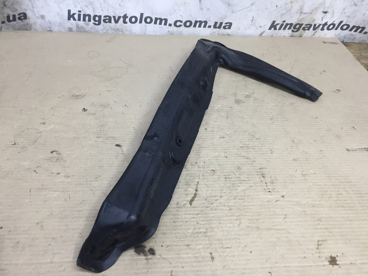 Ущільнювач переднього крила правий Audi A4 B8 8K0821112A, фото 1