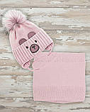 Дитячий набір пудровий для дівчинки 1 2 3 роки: тепла зимова шапка на флісі з помпоном та шарф-хомут снуд пудра, фото 7