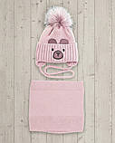 Дитячий набір пудровий для дівчинки 1 2 3 роки: тепла зимова шапка на флісі з помпоном та шарф-хомут снуд пудра, фото 5