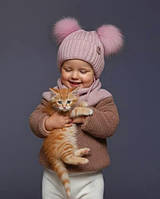 Теплий дитячий набір для дівчинки 1 2 3 4 роки пудра: зимова шапка із зав'язками та двома пухнастими помпонами + шарф хомут