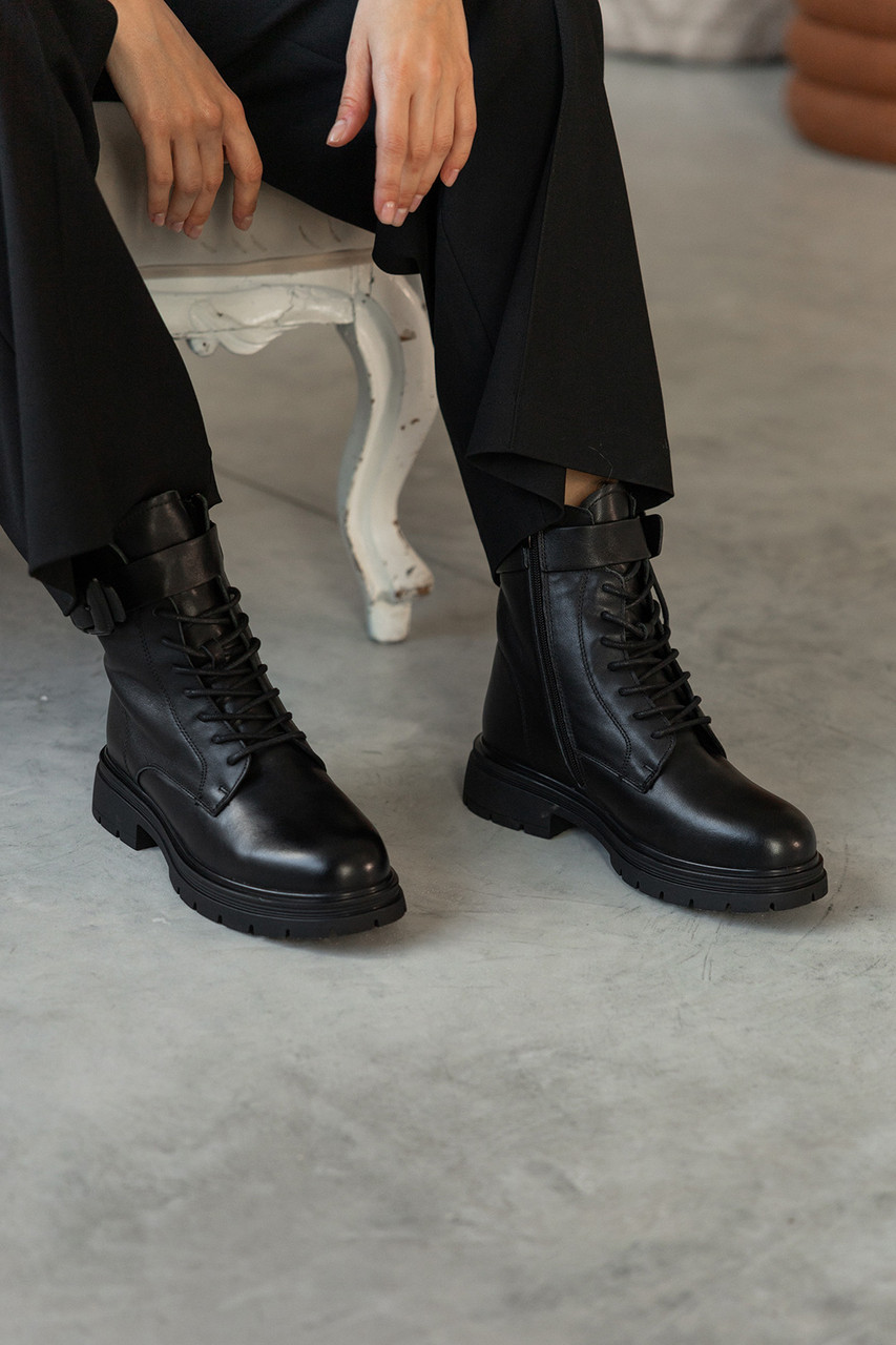 Черевики чорного кольору з натуральної шкіри на шнурівці з блискавкою на підкладці з екомеху
