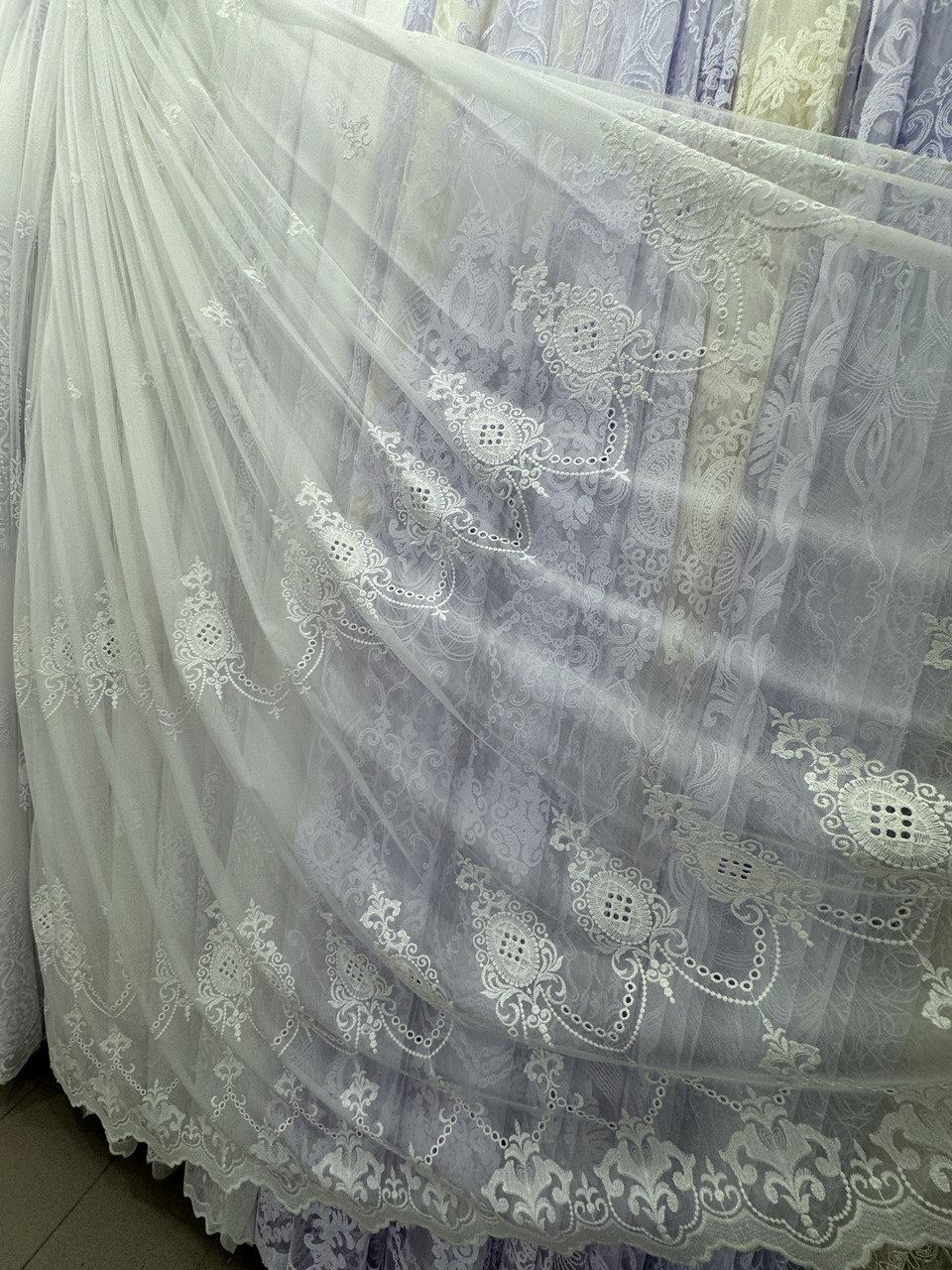 Бамбуковий тюль №2465 з вишивкою молочний