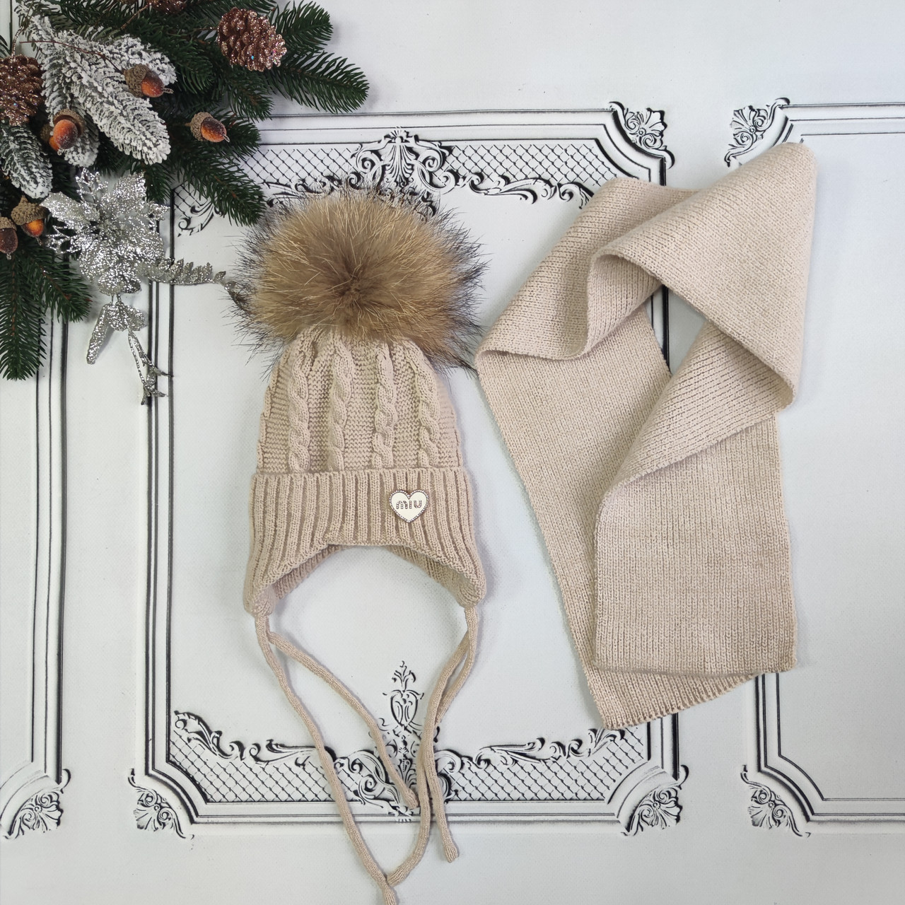 Дитяча бежева в'язана зимова шапка із зав'язками, комплект з шарфом, натуральний помпон