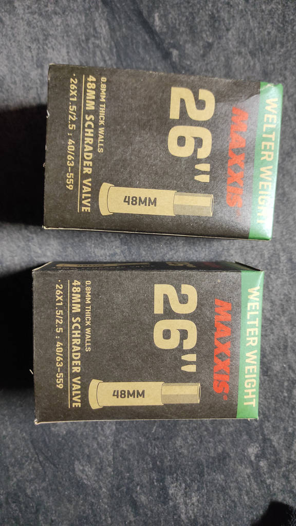 Камера Maxxis Welter Weight 26x1.5/2.50" AV (Schrader) L-48mm - фото покупців 1