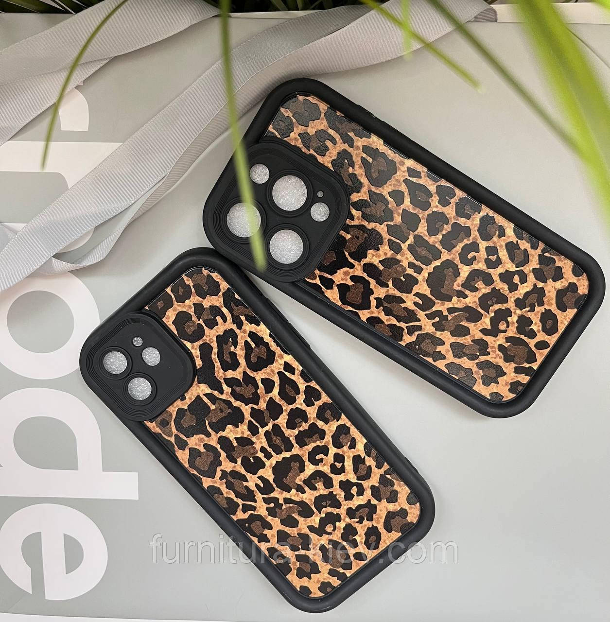 Чорний протиударний чохол на 12 iPhone з леопардовим принтом, фото 1