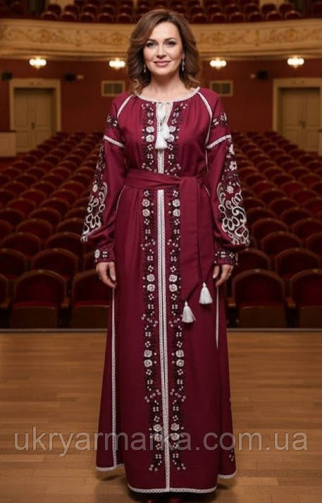 Вишита сукня максі "Вишнева ніч" для особливих подій