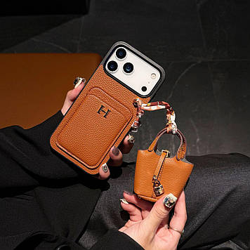 Чохол на айфон зі вставкою з натуральної шкіри + сумочка (чохол для навушників) коричневий, доступні до замовлення моделі: iPhone 