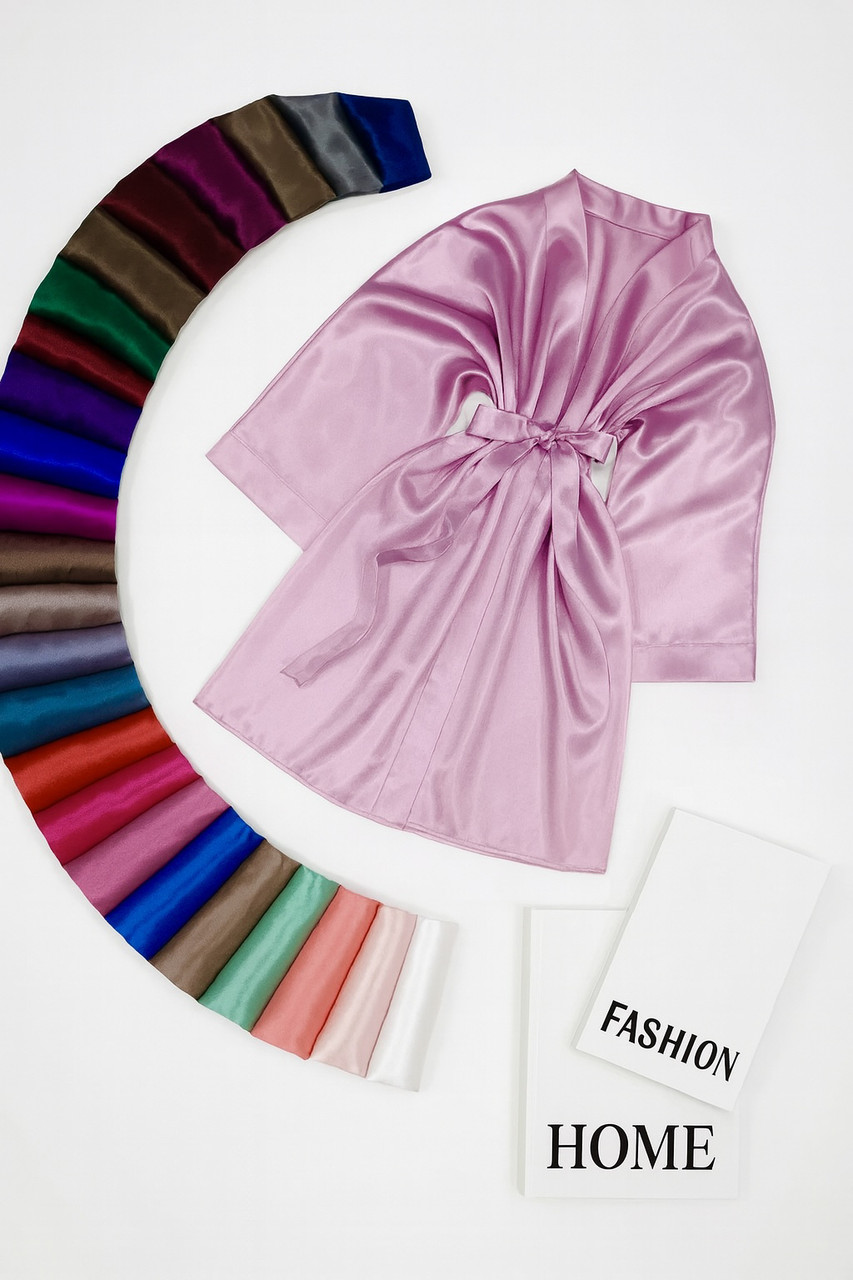 Однотонний атласний халат для дому.