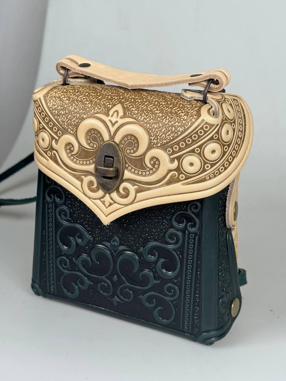 Шкіряний міні рюкзак-трансформер "Венеція" бежево-зеленого кольору, 17х19х7 см, фото 1