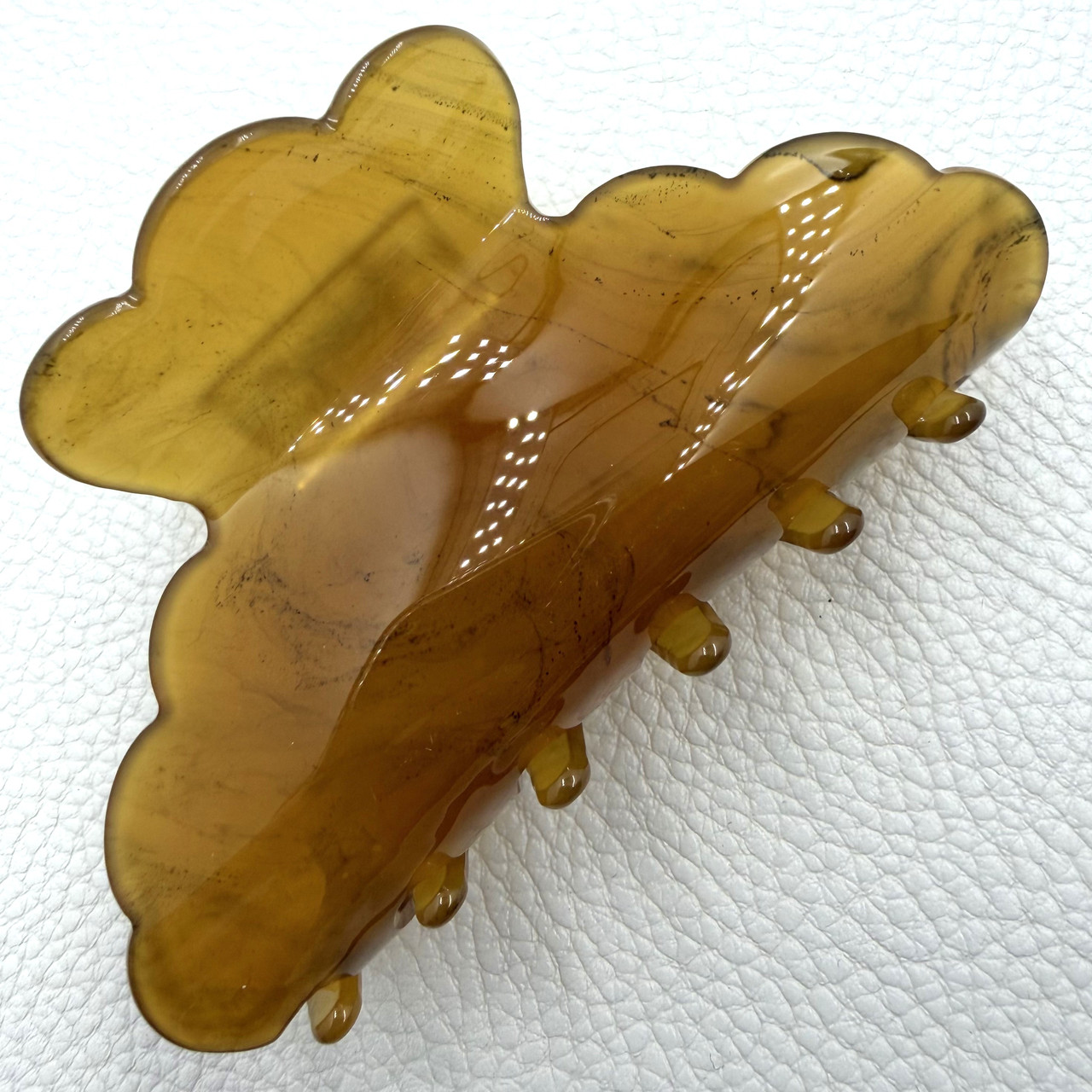 Краб для волоc прочный акрил глянцевый карамельного цвета с черно белыми узорами размер 9х5 см