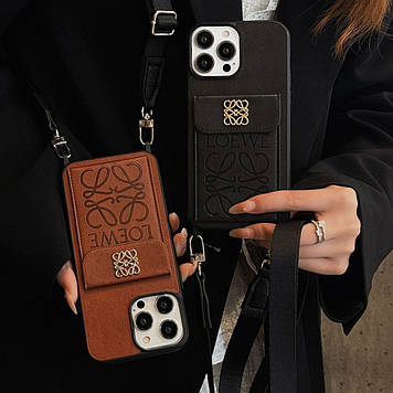 Чохол на айфон шкіряний зі вставкою з натуральної з ременем через плече "L"