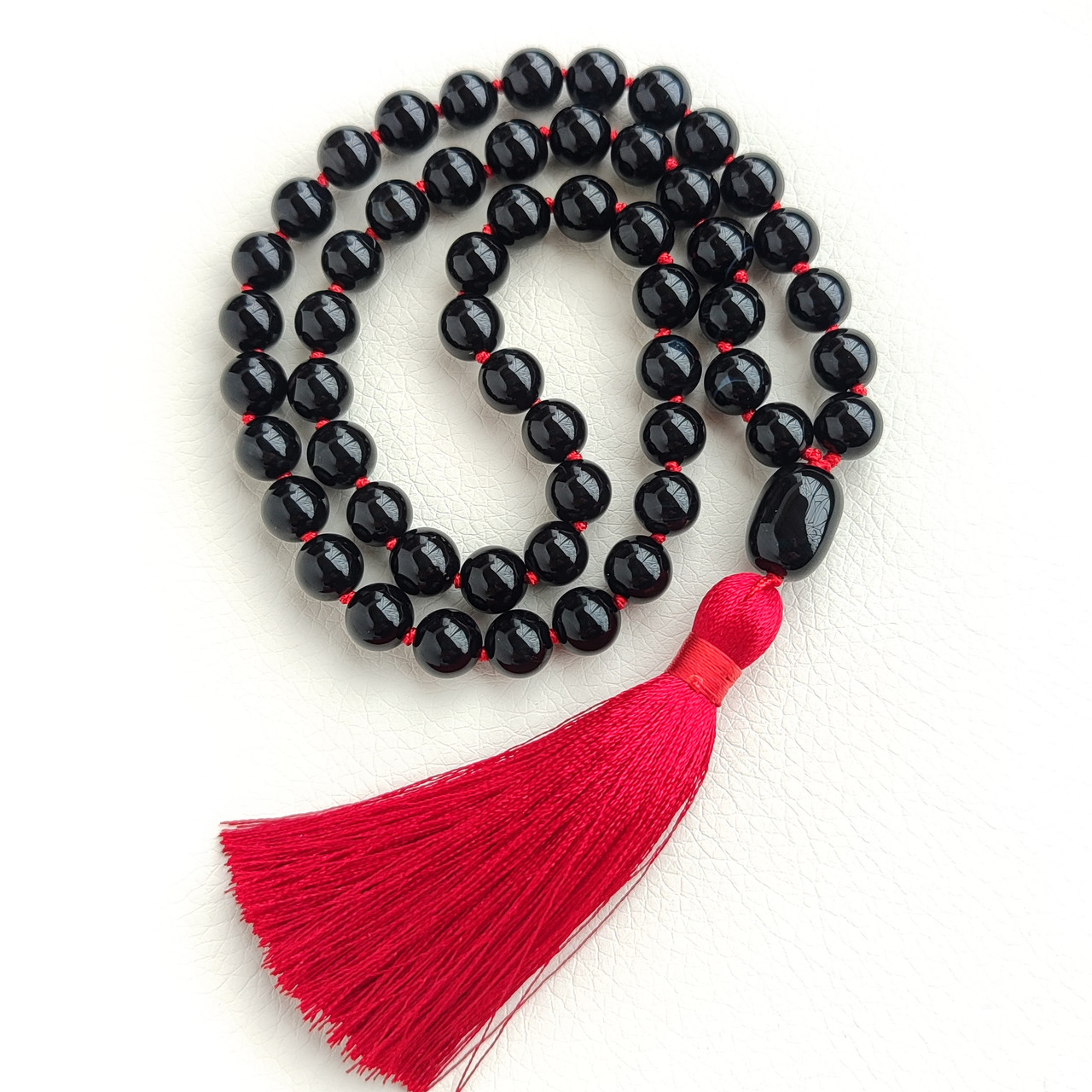 Чотки з Чорного агата 54 намистини 8 мм із вузлами