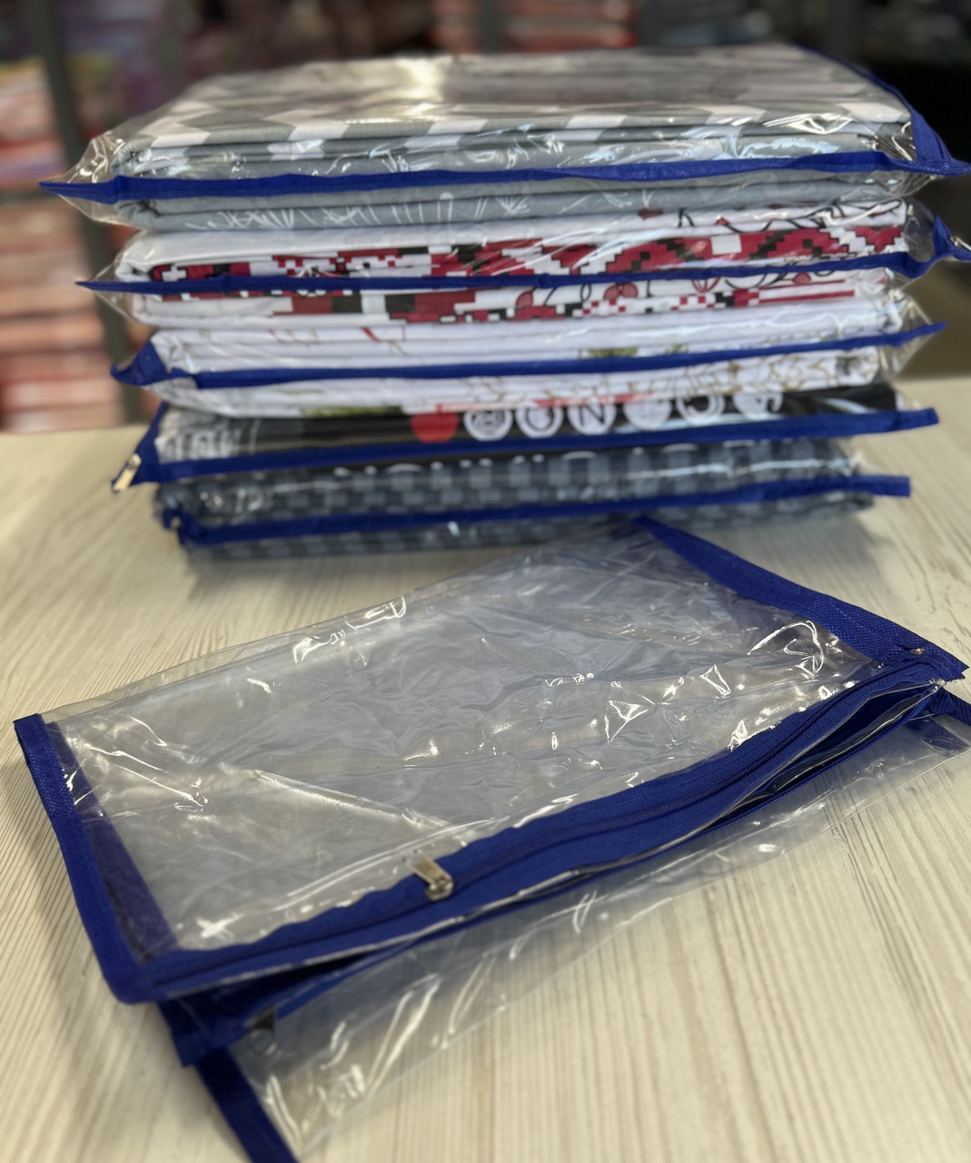 Пакет упаковочний для постільноі білизни  32х43 см (в синьому кольорі)