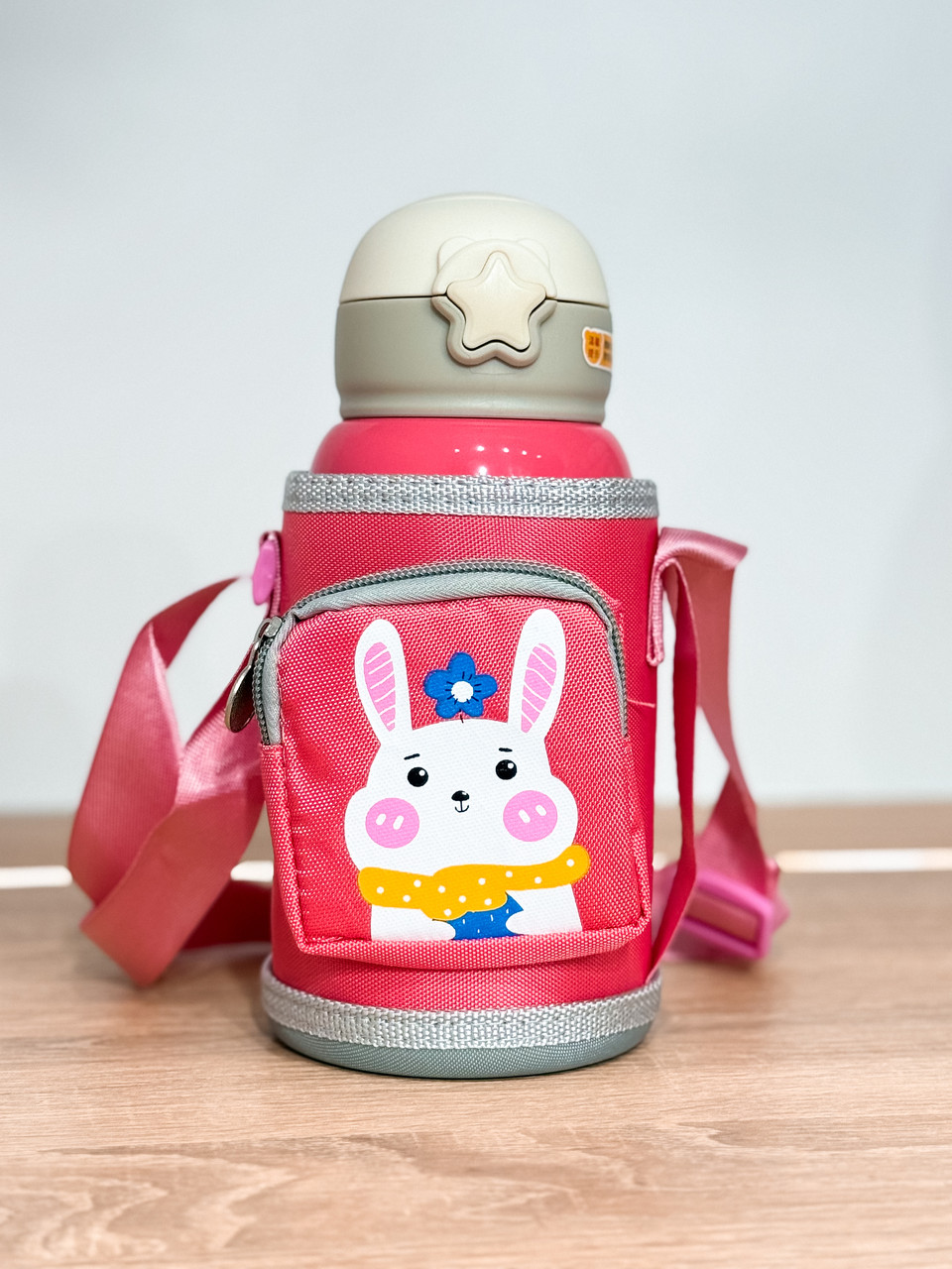 Дитячий термос-поїлка в сумці з чашкою 600 мл 0311, рожевий, фото 1