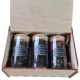 Набір чаю подарунковий у дерев'яній коробці 210г