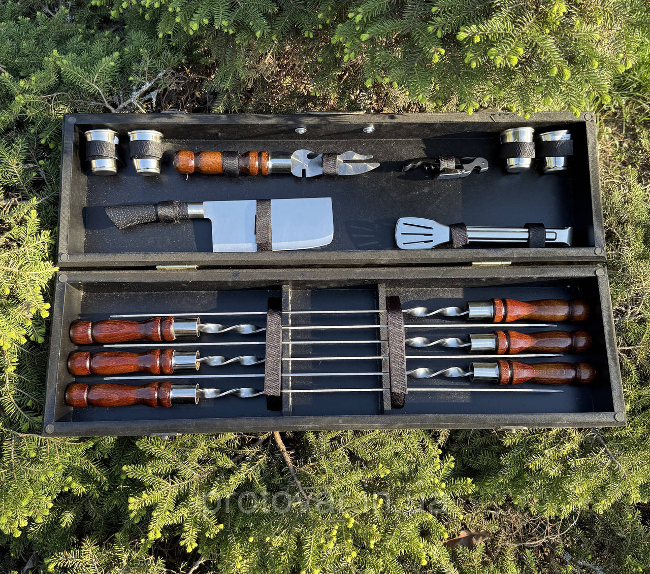 Подарунковий чоловічий набір 19-75 з шампурами та кухонною сокиркою в чорному кейсі Braun