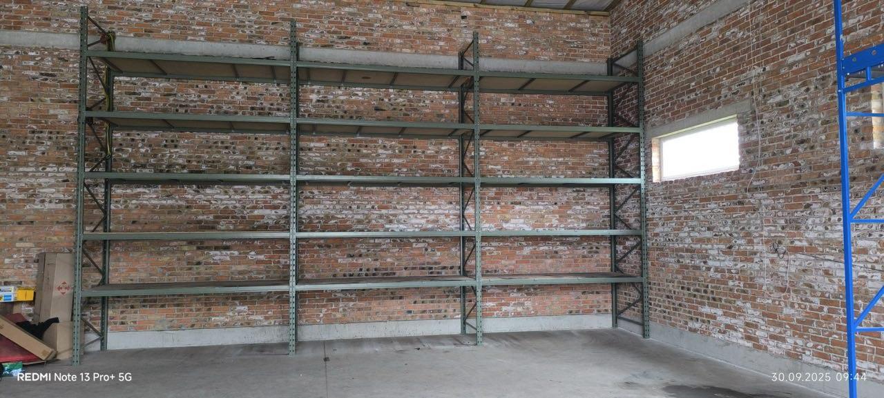 Металевий стелаж