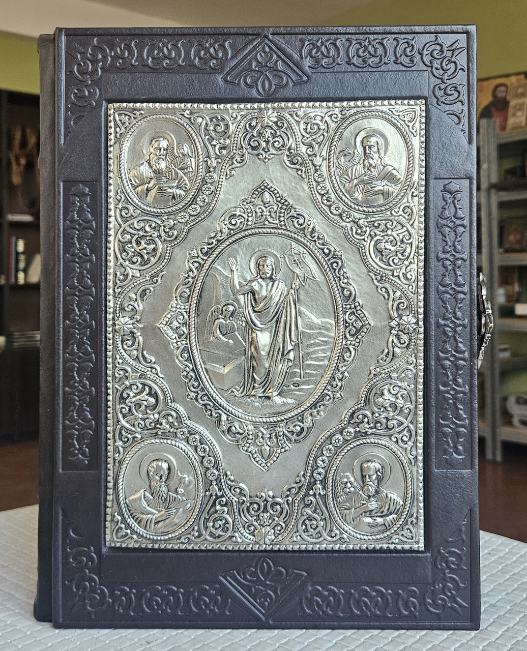 Книга Біблія в гравюрах Гюстава Доре в шкіряній палітурці, українська мова, накладки сріблення, розмір 22*31., фото 1