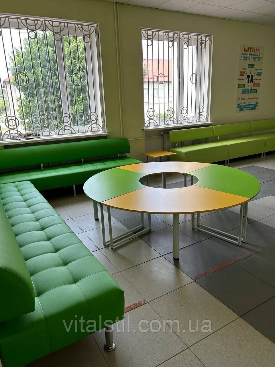 Стіл дитячий круглий не регульований h=580 мм із 4х сигментів d=2000 мм