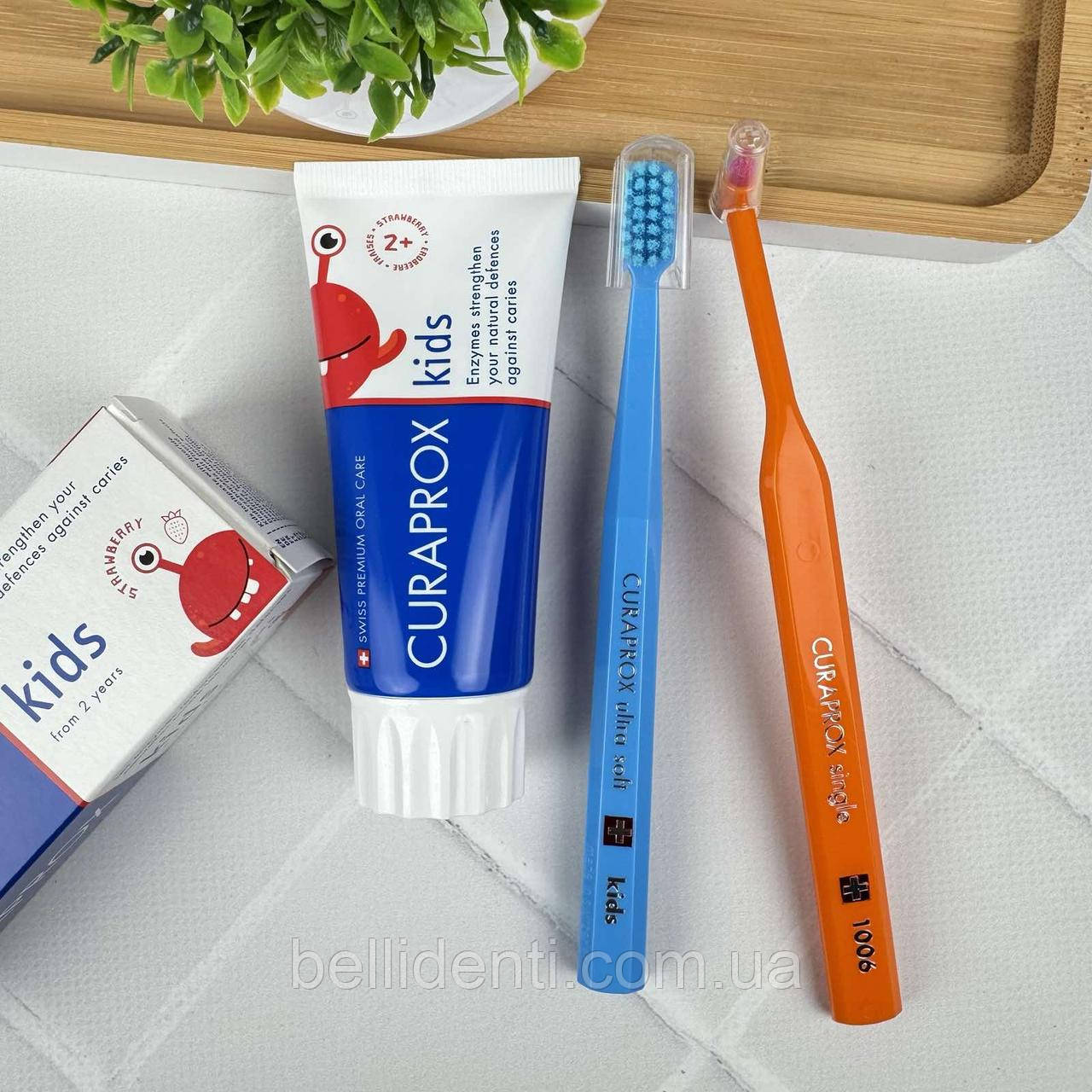 Набір Curaprox Kids 1006 від 4 до 6 років (зубна паста 60 мл полуниця+зубна щітка+монопучкова щітка), блакитний/помаранчевий