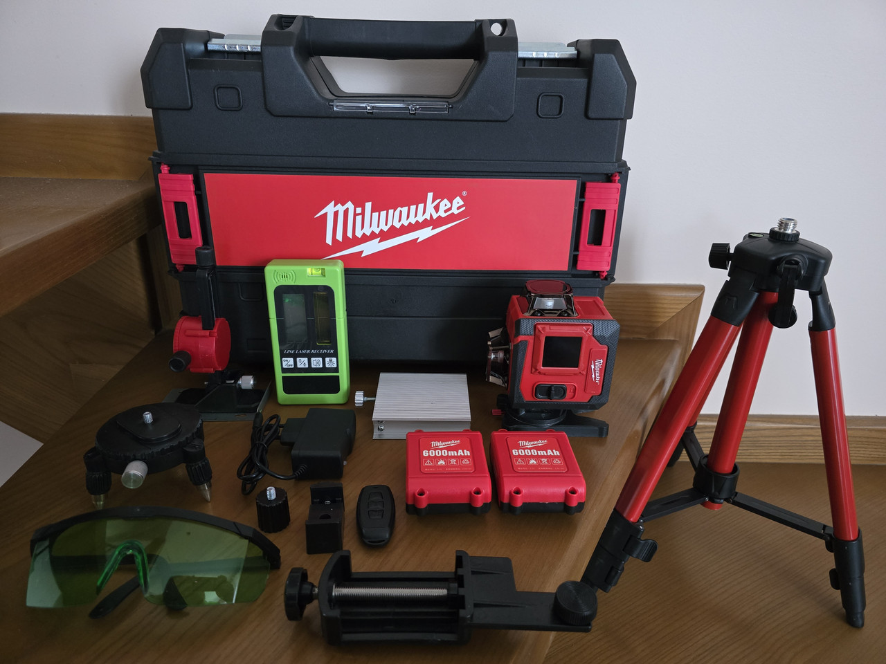 Лазерний рівень Milwaukee 4D 16 ліній + приймач