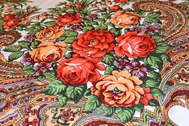 Хустка жіночий в народному стилі білий вовняний з квітами Хустка з народним орнаментом білий 140*140 3