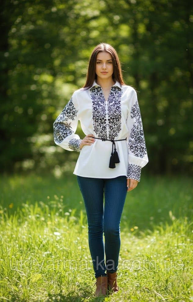 Жіноча блузка вишиванка "Дрібні квіти" - кращі українські вишиті моделі