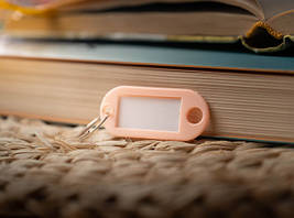 Бирка для ключів. Колір ніжно-рожевий. 50х22мм (23х14мм)