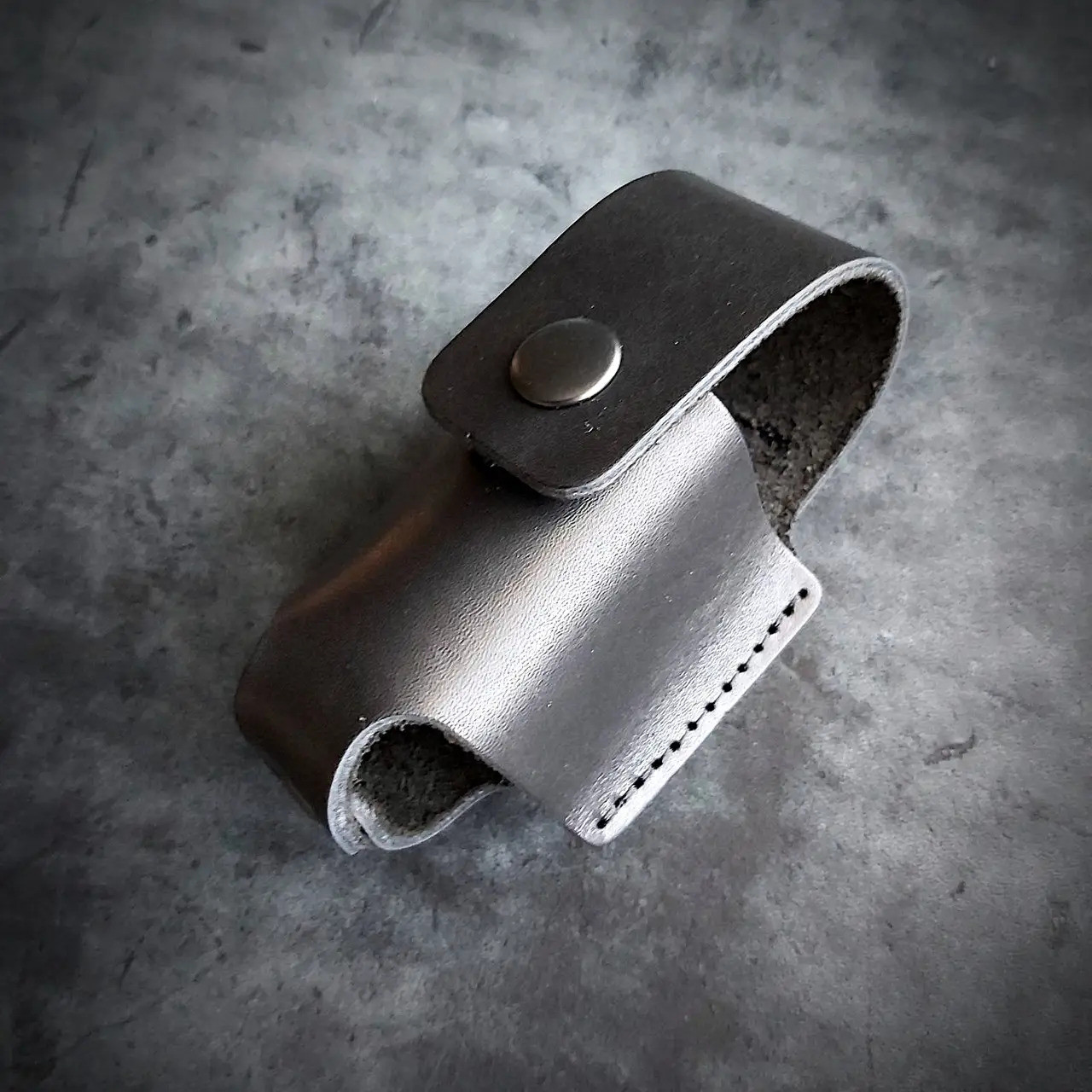 Підсумок для малого газового балончика чорний з натуральної шкіри