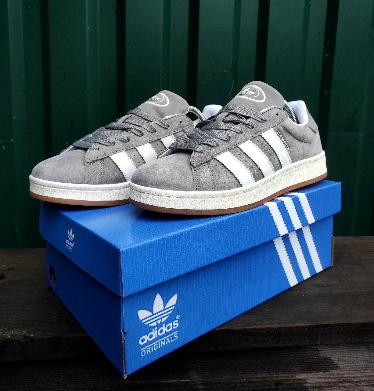 Зимові з хутром Adidas Campus Кросівки сірі з білою підошвою, фото 1