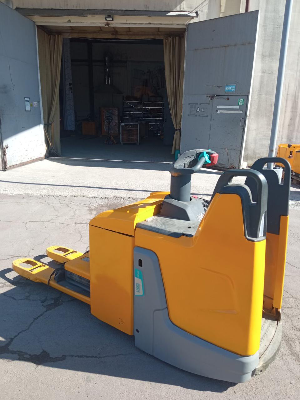 Б.в. Електричний візок з платформою оператора ERE 225 Li-ion, 2.5т.