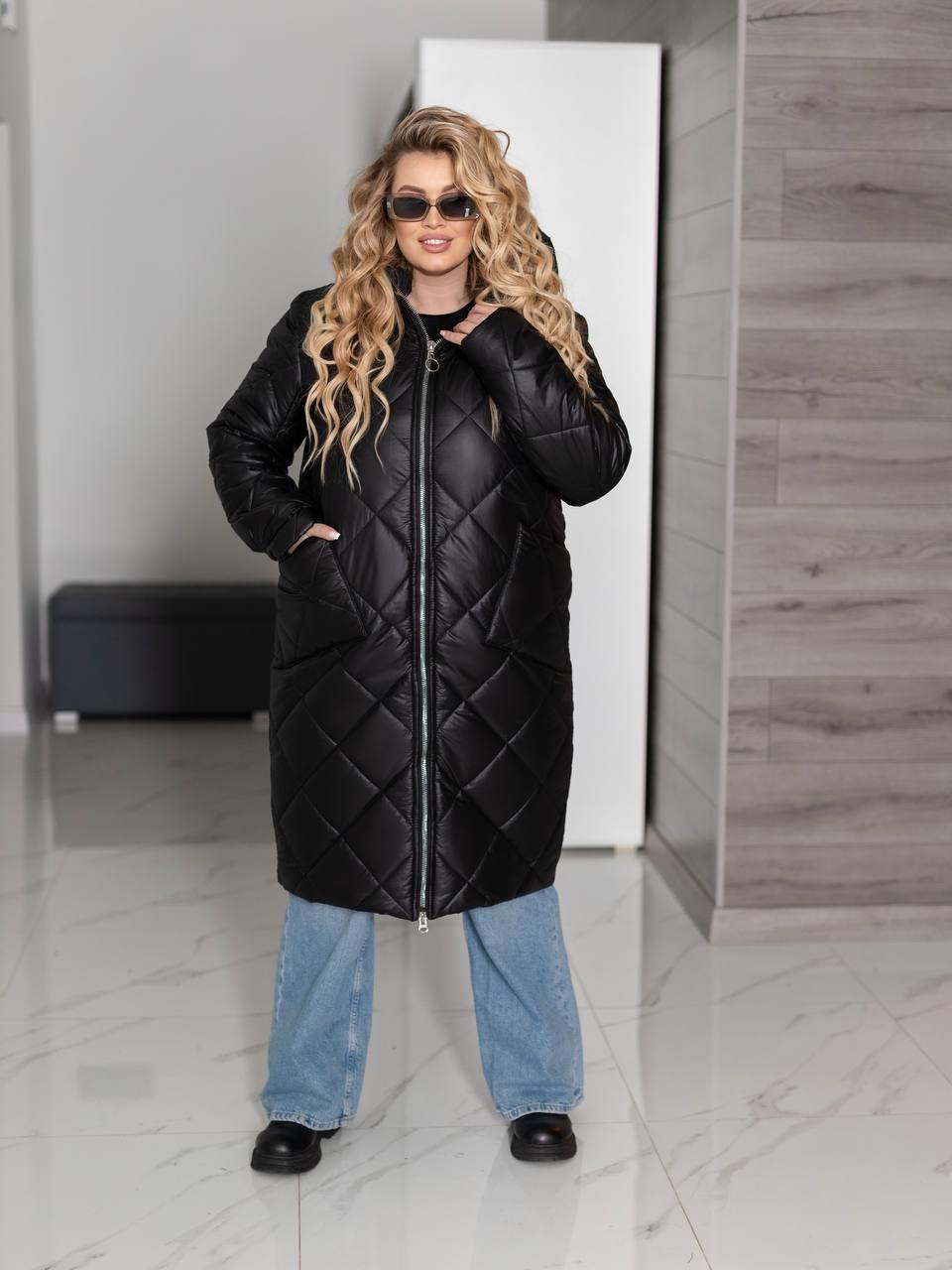Жіноче тепле стьобане зимове пальто на синтепоні прямого силуету з капюшоном, батал великі розміри, фото 1