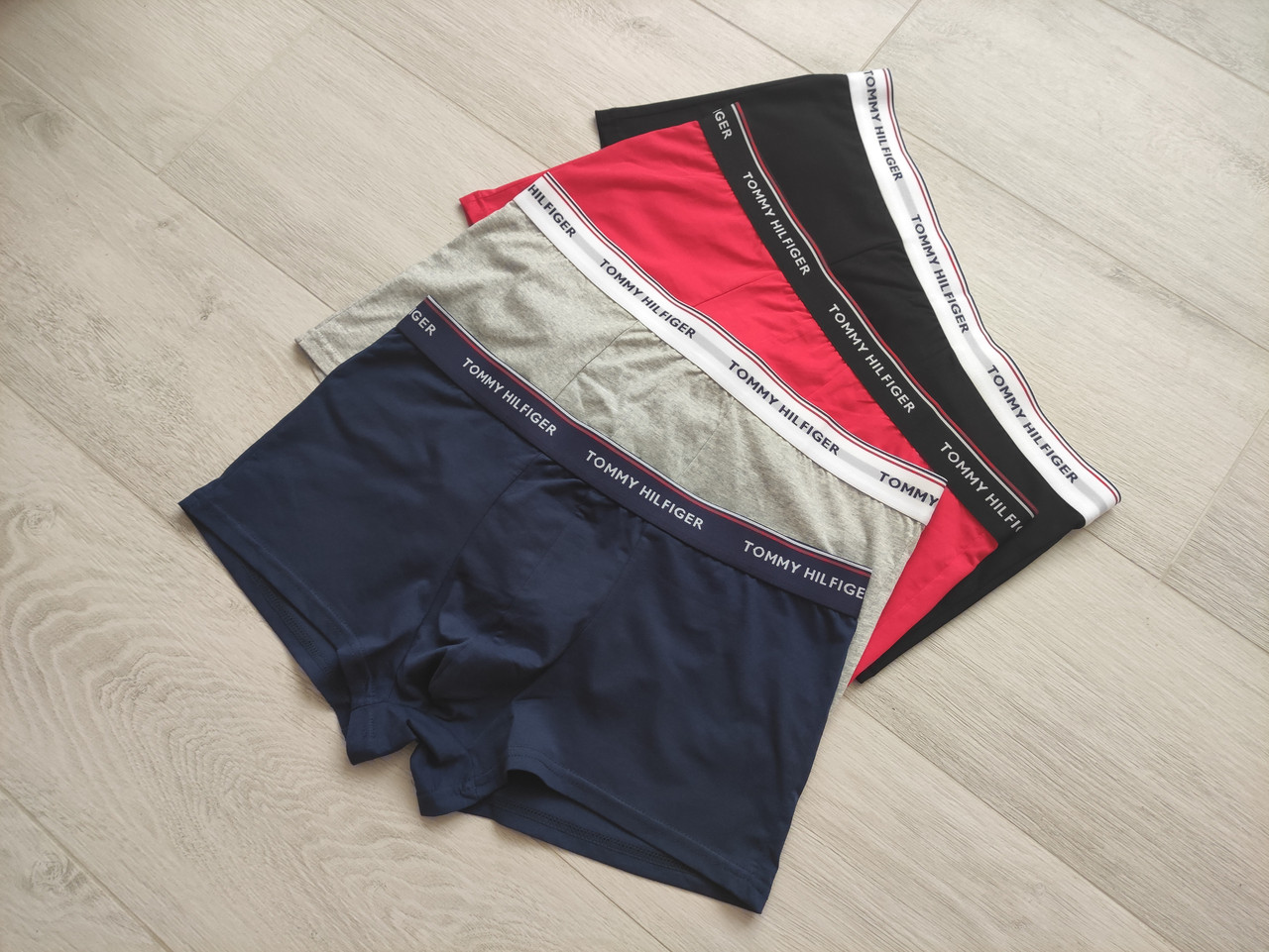 Набір чоловічої білизни Томму НіІІfіgеr із 3 штук хіпсів у подарунковій коробці