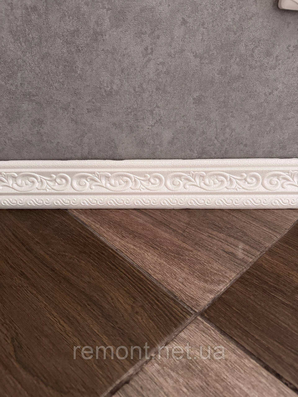 Гнучкий Самоклеючий Плінтус/Багет в рулоні "Білий" 230*8.5 см. Товщина 5 мм., фото 1