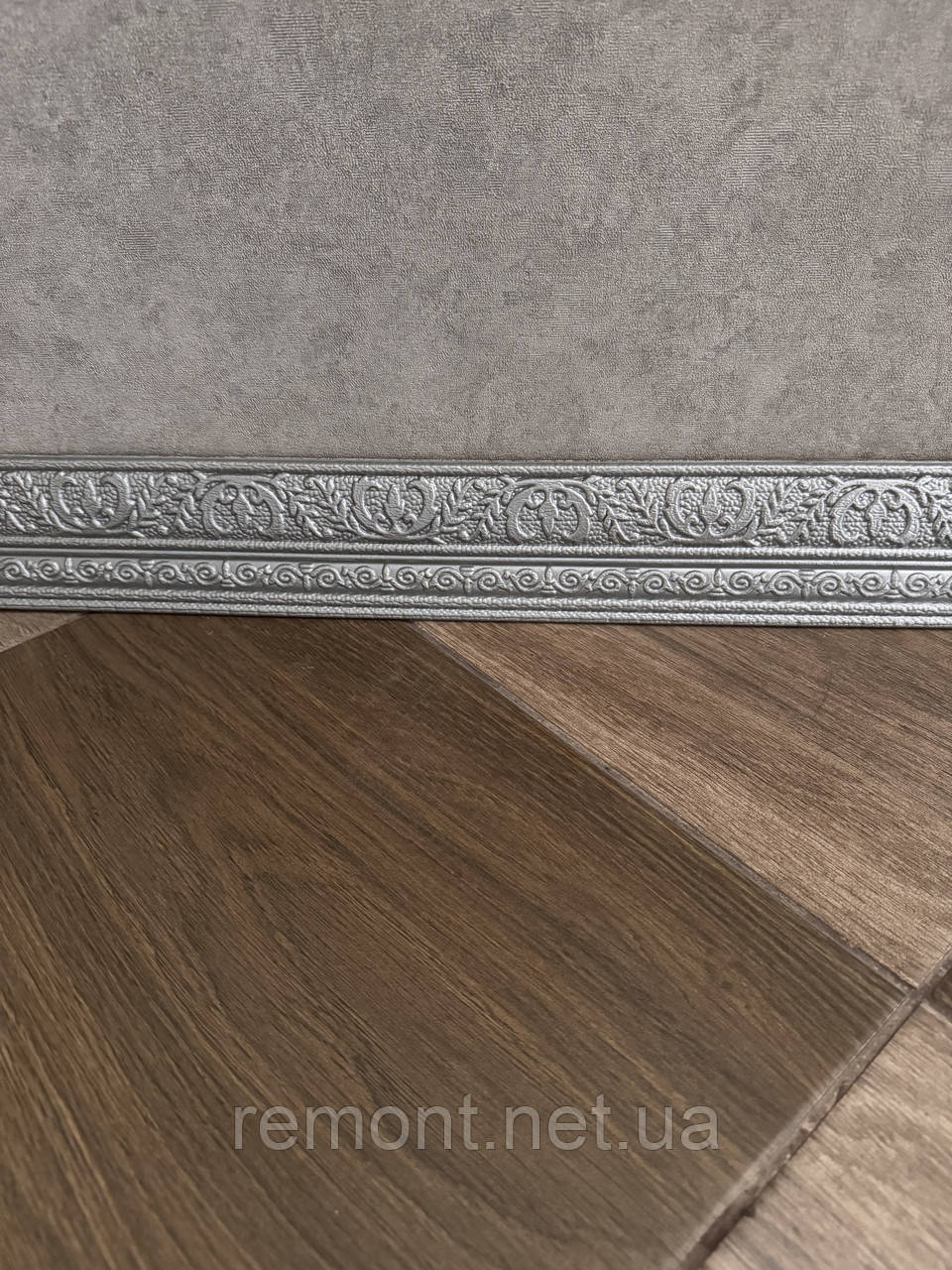 Гнучкий Самоклеючий Плінтус/Багет в рулоні "Сірий/Срібний" 230*8.5 см. Товщина 5 мм., фото 1