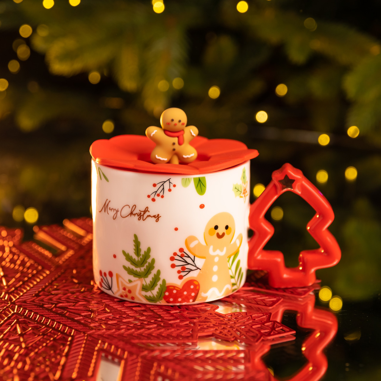 Новорічна порцелянова чашка «Пряниковий Чоловічок» з кришкою 400 мл Yiwu FM-CS-18A, фото 1