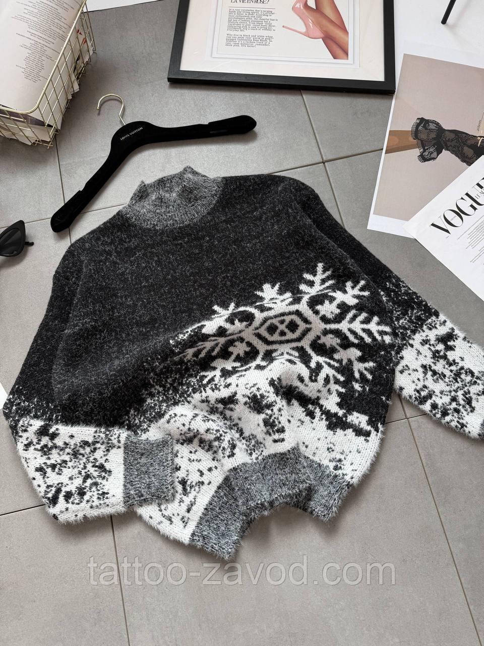 Теплый свитер женский с горловиной с принтом снежинка 42-46, фото 1