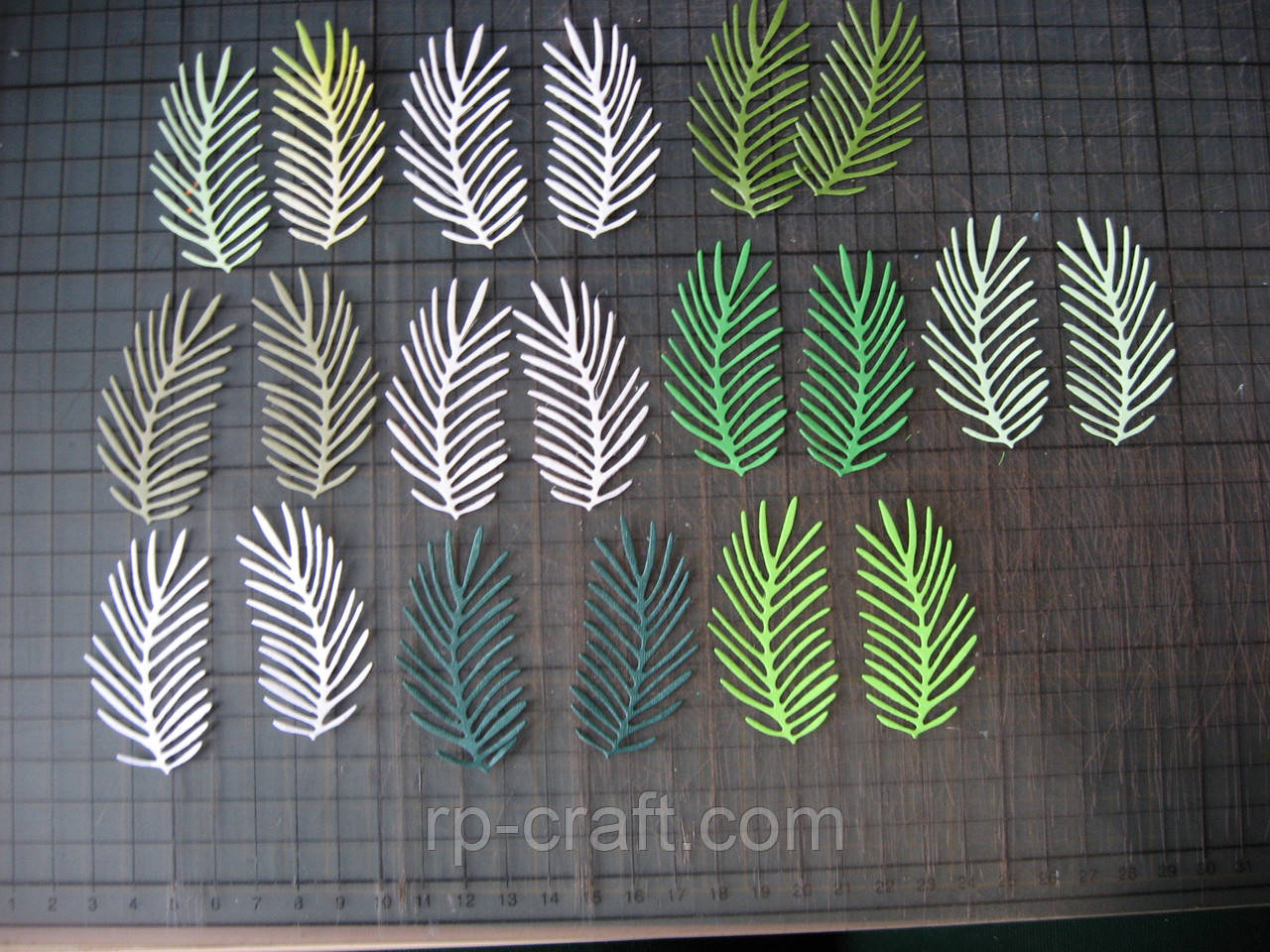 Набір висічок із паперу та картону. Ялинові гілки, 20 штук, 29х59 мм, фото 1