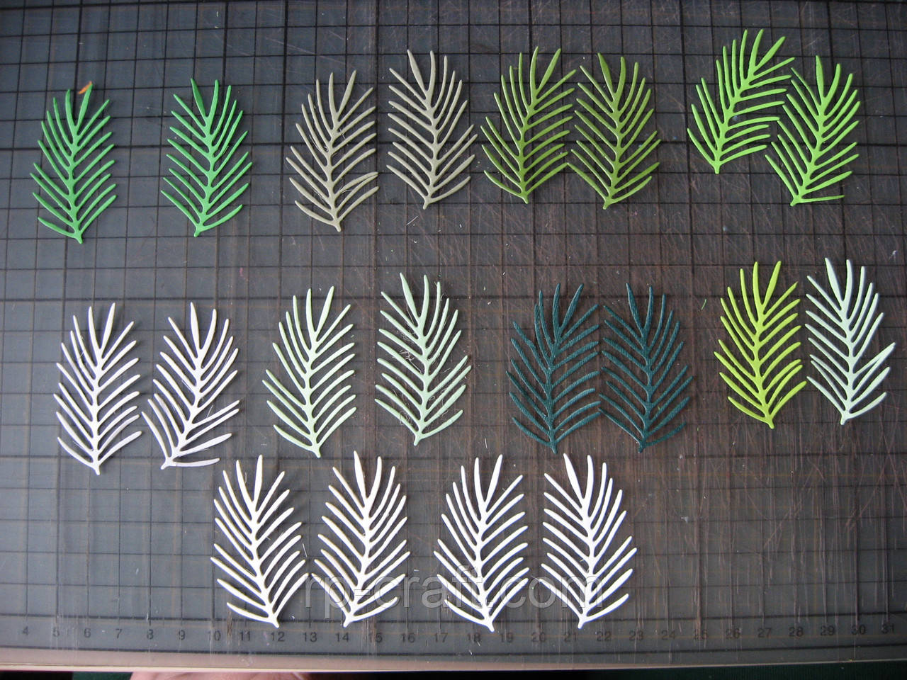Набір висічок із паперу та картону. Ялинові гілки, 20 штук, 28х53 мм, фото 1