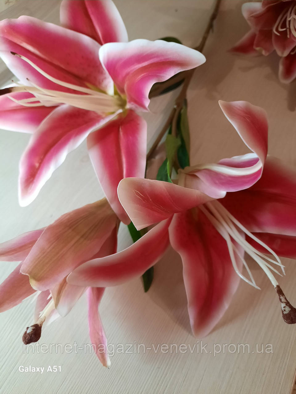 Штучна гілка яскраво- рожева "Лілія" 80 см, фото 1