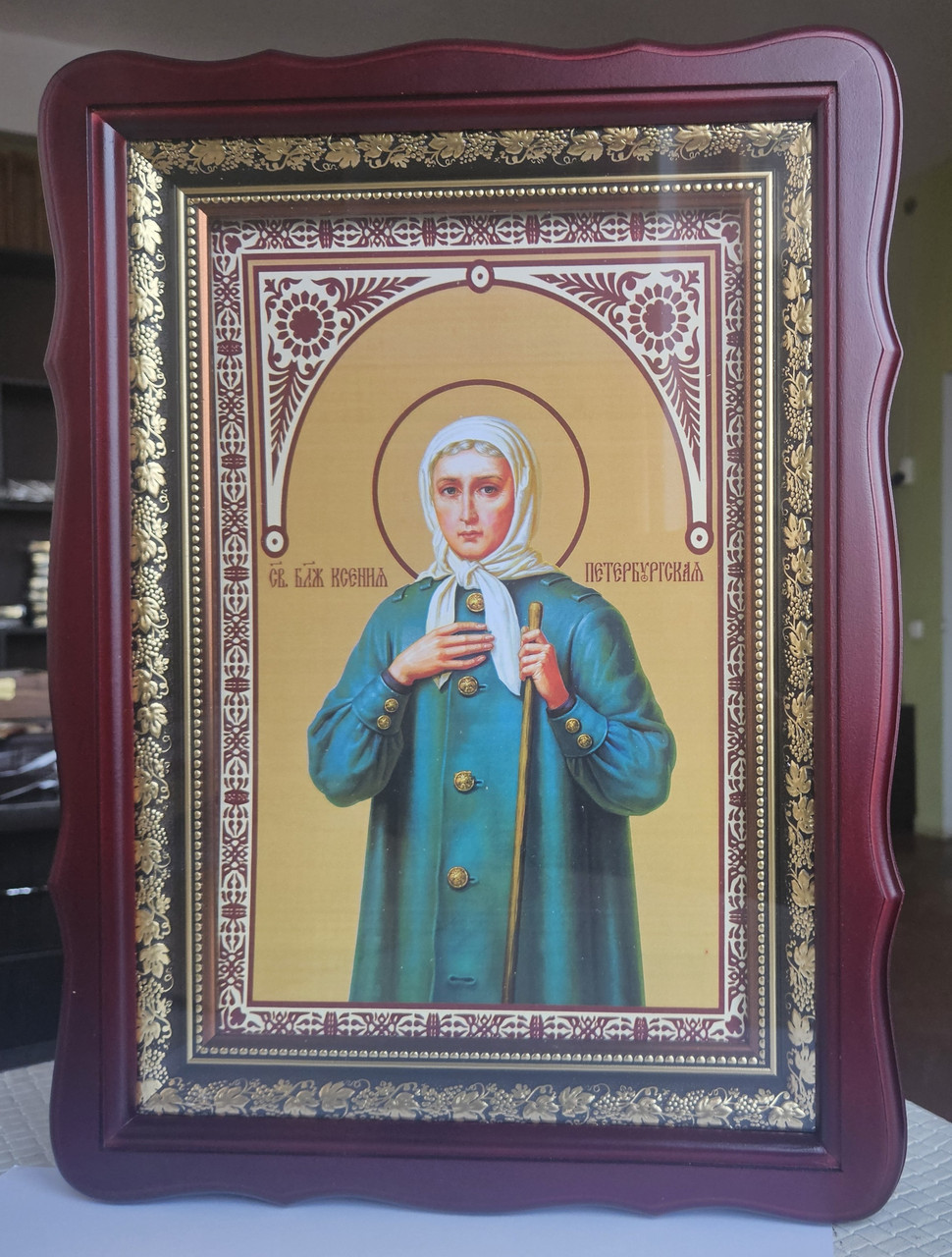 Ікона іменна Свята Блаженна Ксенія в темному фігурному кіоті під склом, розмір кіота 39*29, сюжет 20×30., фото 1
