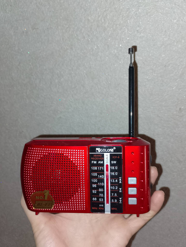 Кишеньковий міні-радіоприймач з виносним акумулятором GOLON ICF 8 USB/SD програвач - фото покупців 1