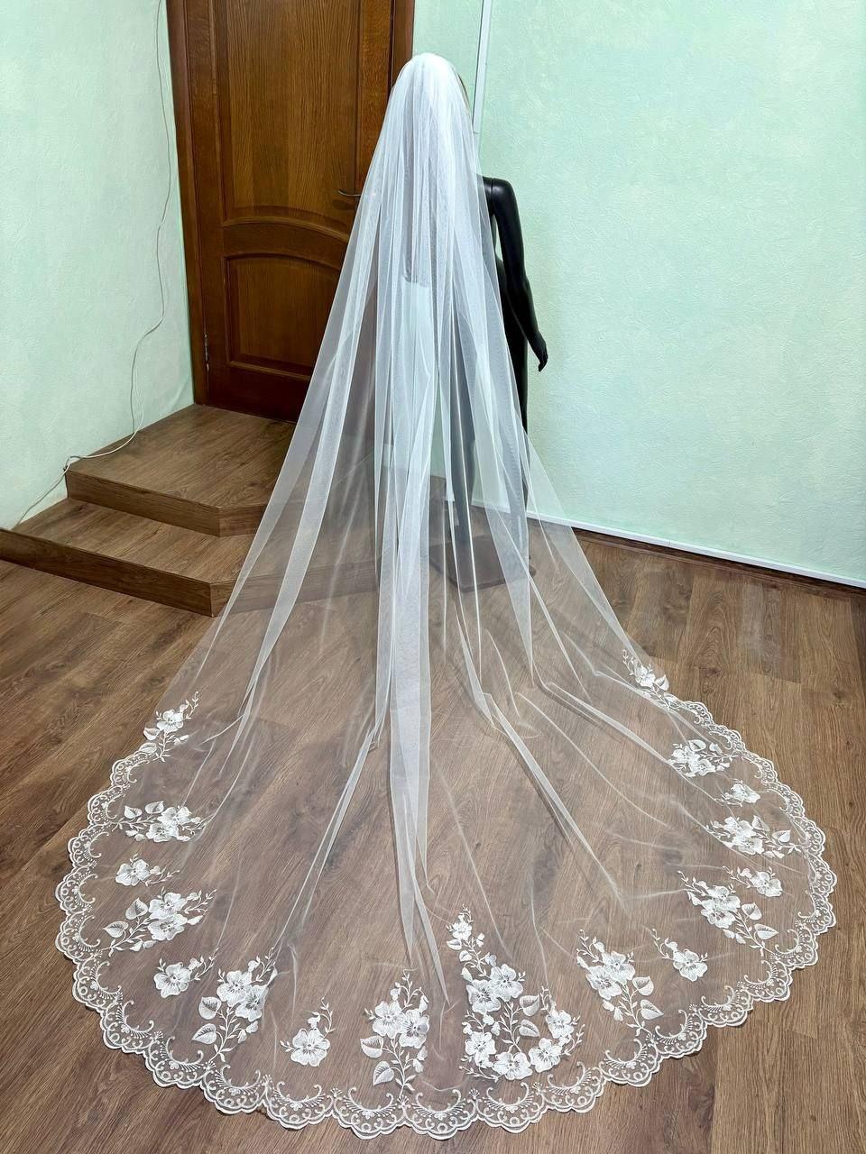 Довга весільна одношарова фата з вишивкою по низу 3 м, фото 1