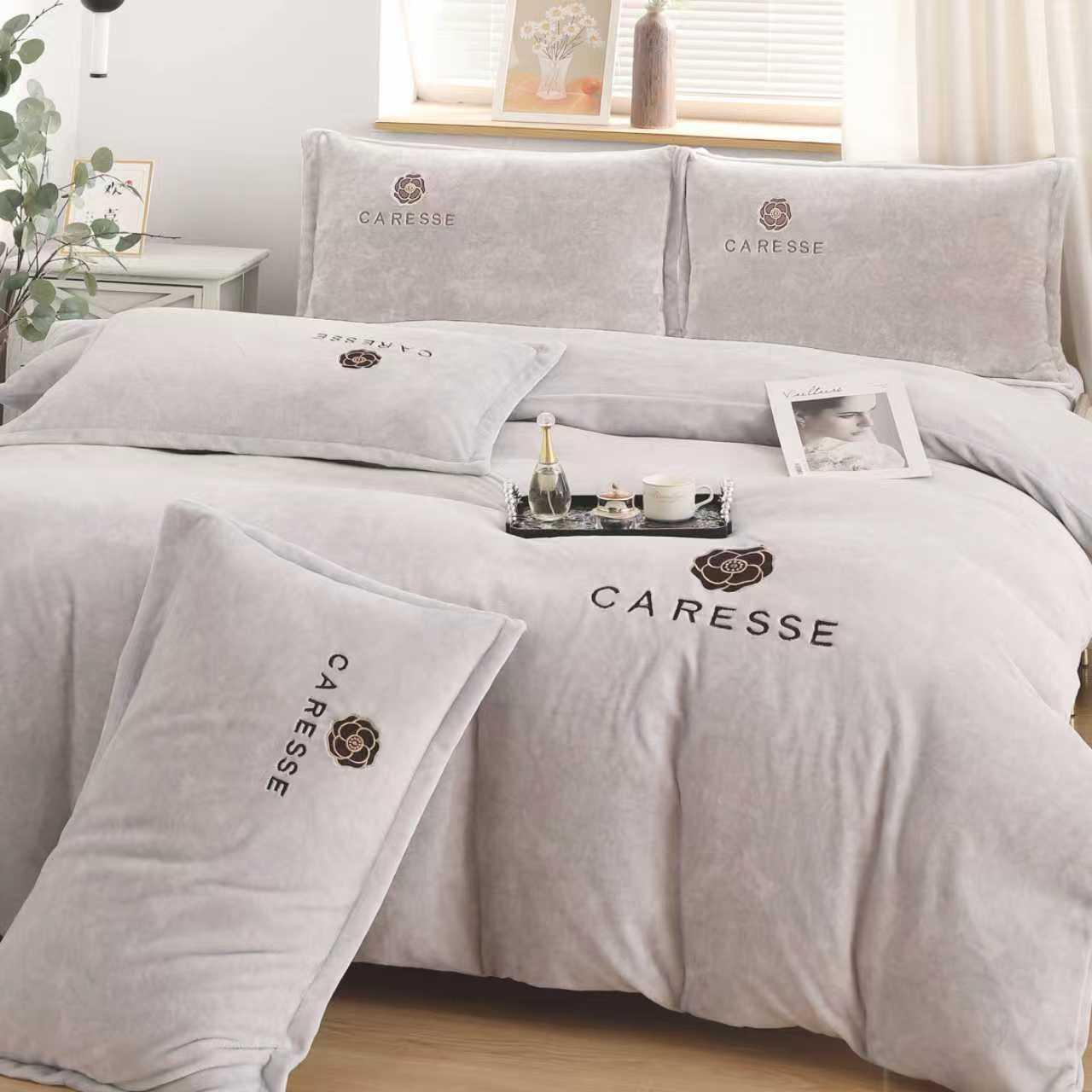 Тепла постільна білизна з візерунком Caresse - простирадло на гумці - півторашній розмір