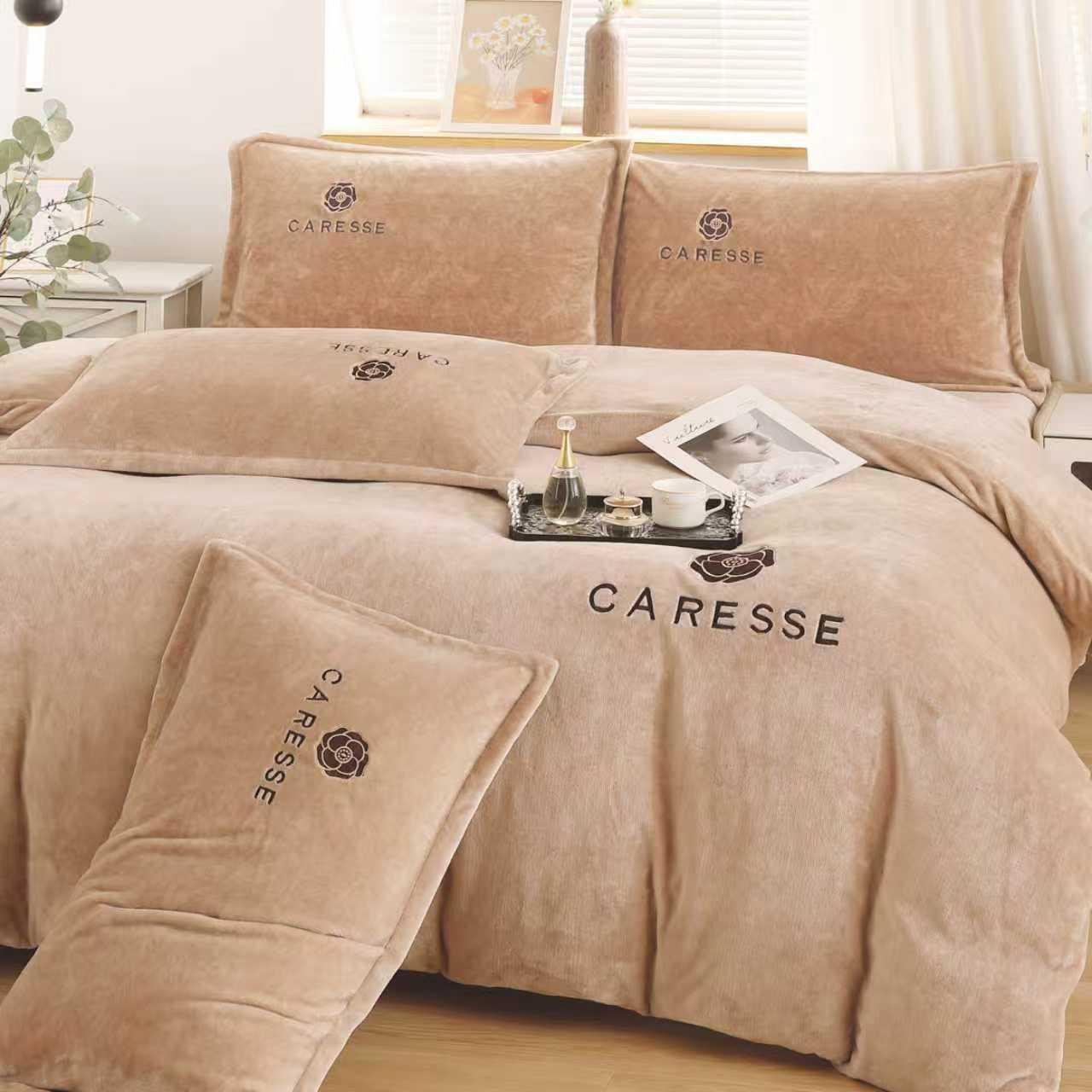 Тепла постільна білизна з візерунком Caresse - простирадло на гумці - півторашній розмір