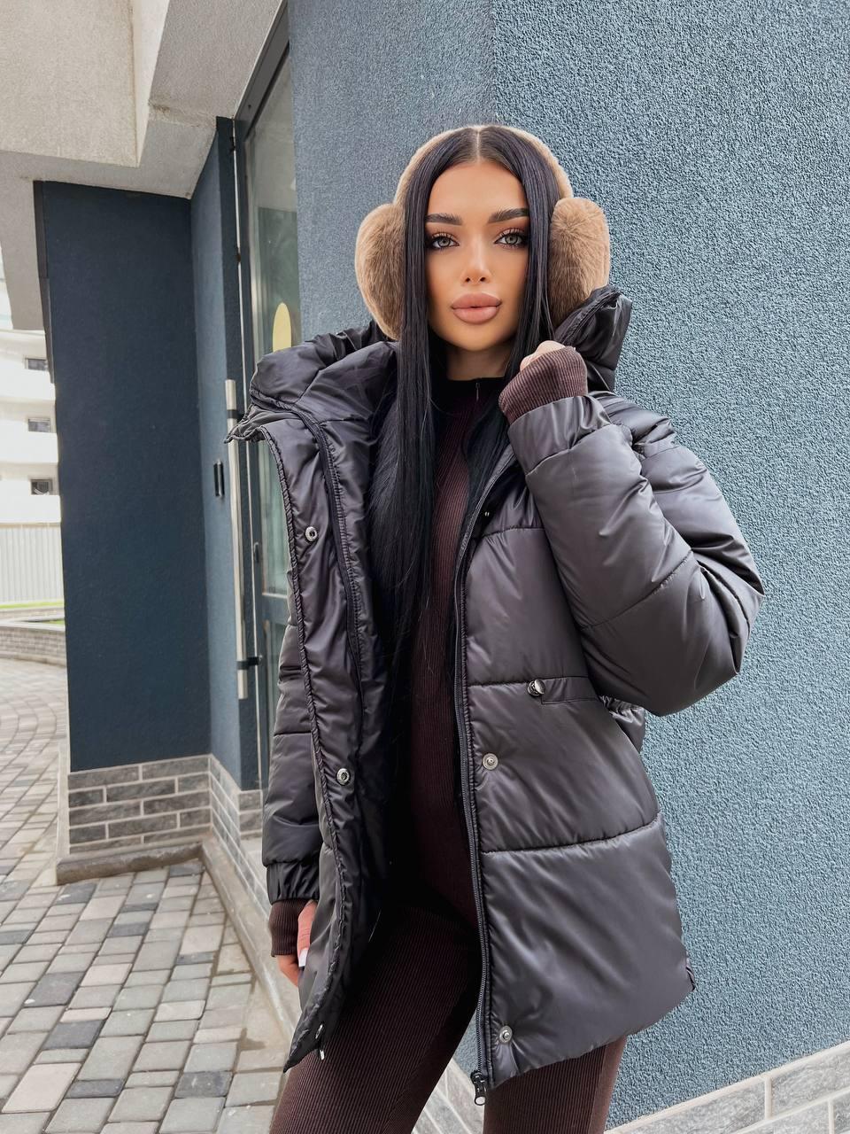 Стильна чорна зимова куртка-пуховик з регульованою талією та капюшоном, фото 1