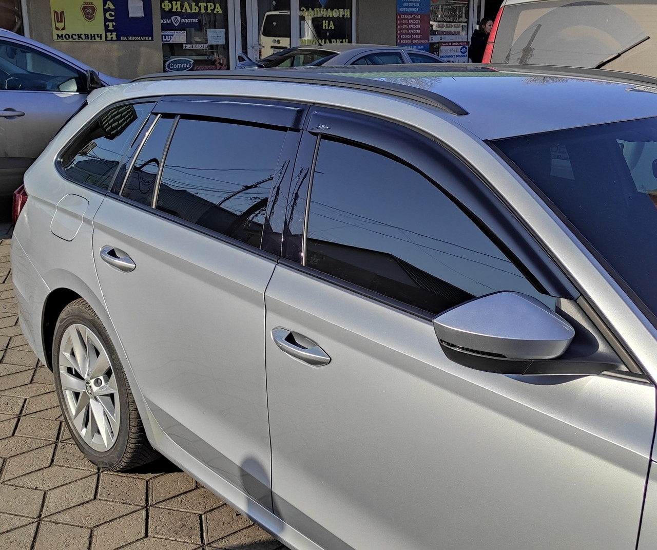 Дефлектори вікон (вітровики) Skoda Octavia A8 (універсал) 2020- (HIC)