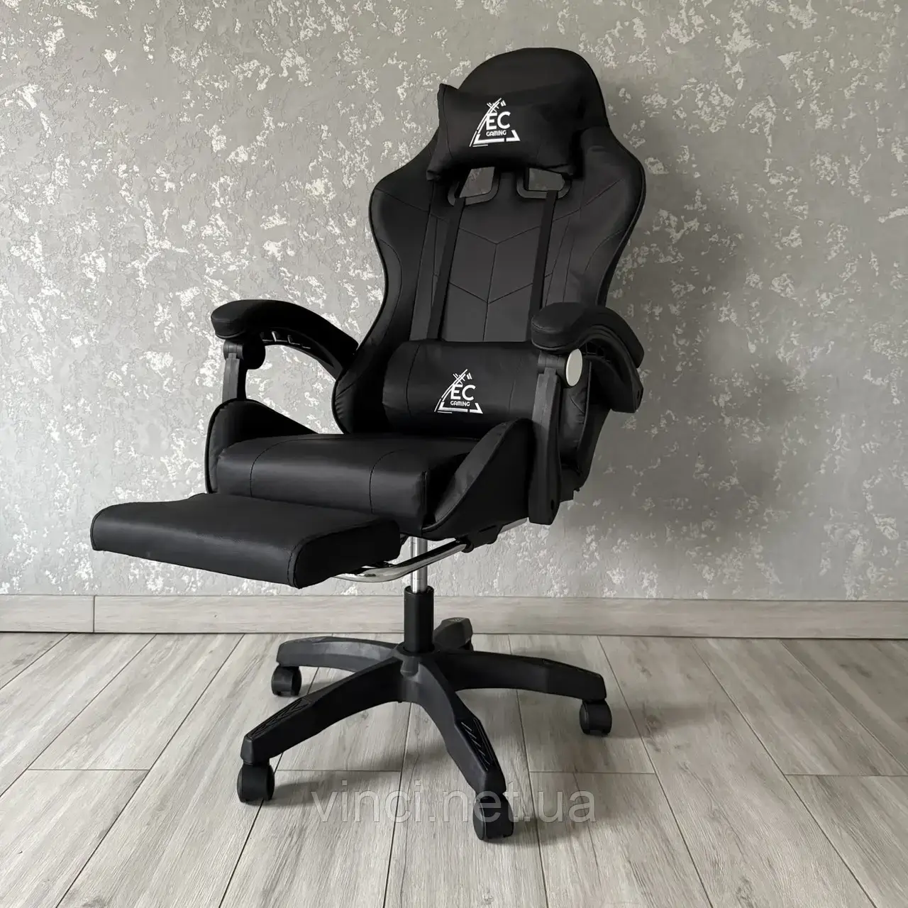 Комп‘ютерне крісло з підніжкою і масажером + 2 подушки GAMER KO24CZ ЧОРНЕ, фото 1