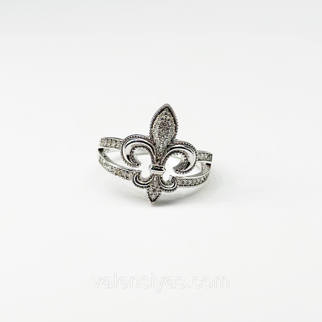 Срібна каблучка з фіанітами, Розмір 16,0, Вага: 3.4 г