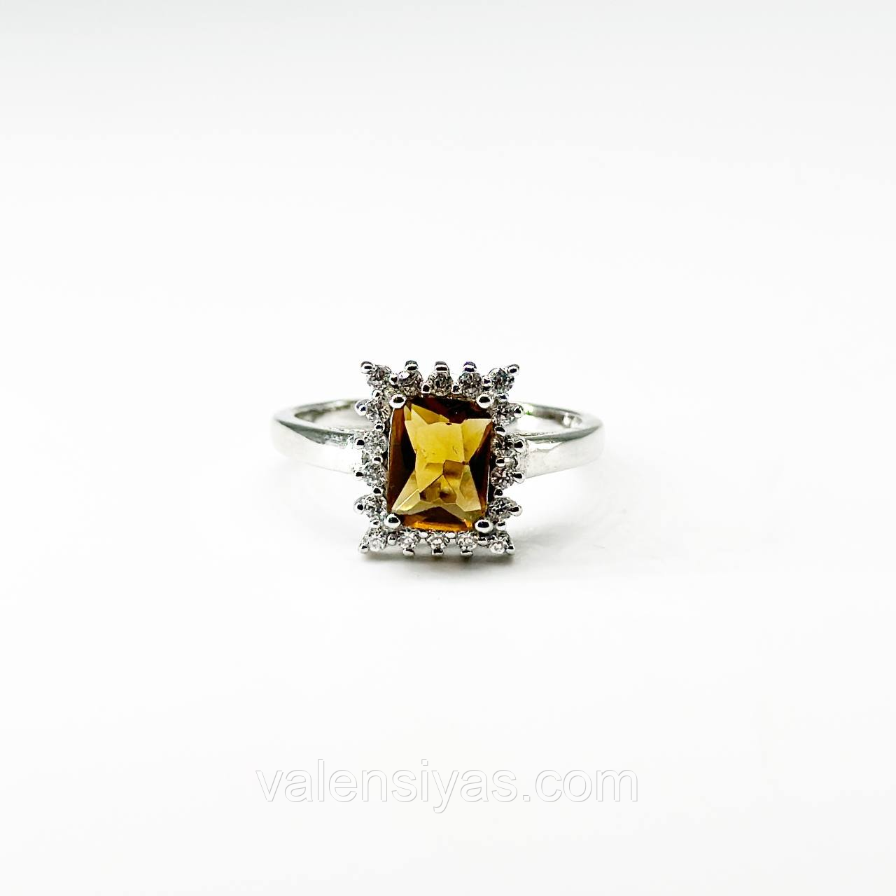 Срібна каблучка з фіанітами, Розмір 15,5, Вага: 3.0 г